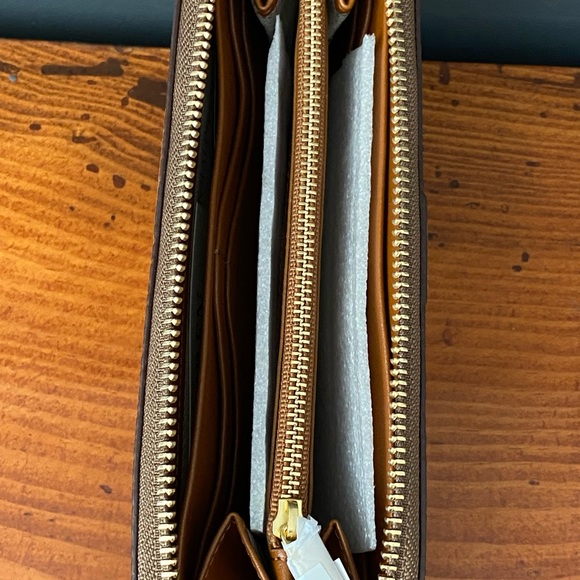 NWT Lauren Ralph Lauren Carrington Zip Wallet - Picture 5 of 9